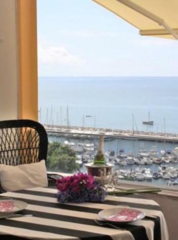 Apartment W Stunning View - Marina - Free Parking & Ac フンシャル エクステリア 写真