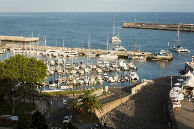 Apartment W Stunning View - Marina - Free Parking & Ac フンシャル エクステリア 写真